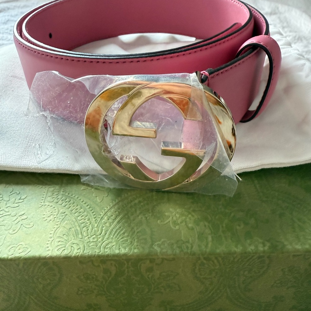 Gucci Pink and silver Leather Belt with Iconic GG Buckle